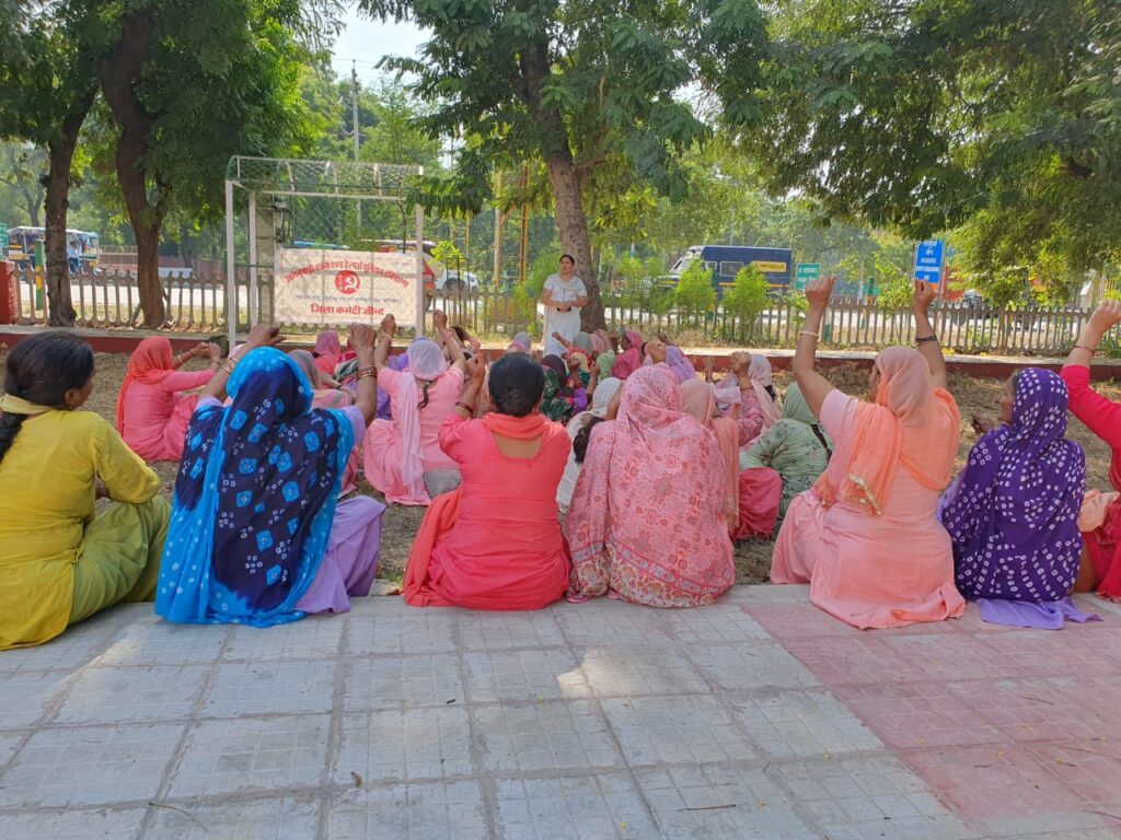 Jind news: Anganwadi workers created ruckus, gathered outside the Mini Secretariat