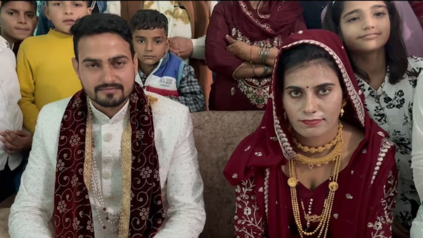 Influenced by the farmers' movement, the groom arrived with the wedding procession on a tractor in kaithal 